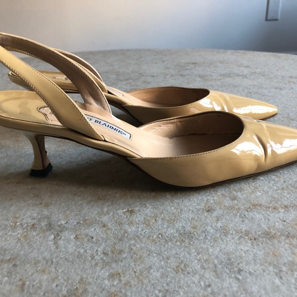 Manolo Blahnik Carolyne Patent Kitten Heels - Picture 4 of 8